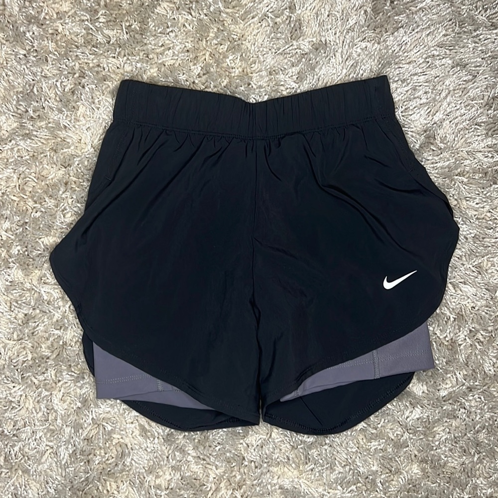 nike black/grey XS 2-in-1 shorts (2 layer)